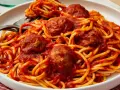 Najlepsze przepisy na spaghetti z klopsikami, które pokochasz