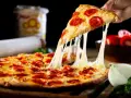 Jaki ser do pizzy? Odkryj najlepsze smaki i połączenia serów
