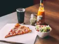 Jakie sosy do pizzy wybrać, aby zaskoczyć swoich gości?