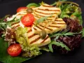 Z czego jest ser halloumi? Odkryj jego skład i tajemnice produkcji