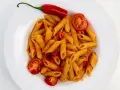 Penne arrabiata: prosty przepis na wyrazisty smak, który zachwyca