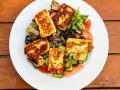 Czy ser halloumi jest zdrowy? Odkryj jego zalety i ryzyka zdrowotne