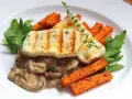 Co zrobić z sera halloumi? 10 pysznych przepisów, które zaskoczą