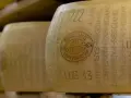 Ile kosztuje parmezan? Sprawdź ceny i tajemnice autentyczności