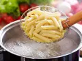 Jak ugotować makaron idealnie al dente - unikaj tych błędów