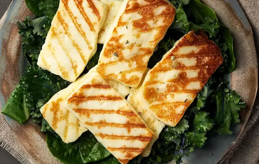 Halloumi co to jest? Odkryj sekrety tego wyjątkowego sera