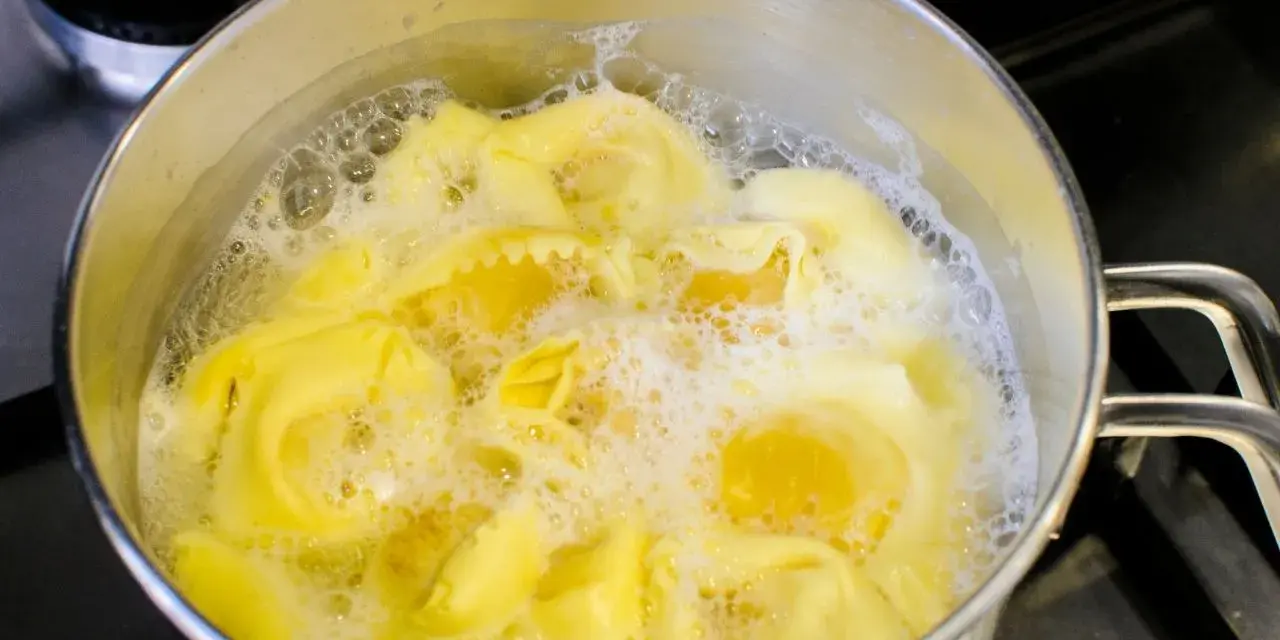 Ile gotować makaron, aby zawsze był idealnie al dente?