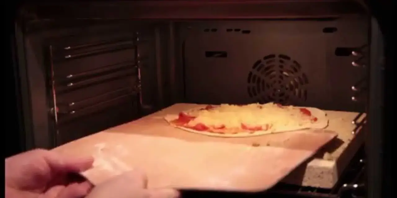 Jak piec pizzę na kamieniu, aby uniknąć przypalenia i uzyskać idealny smak