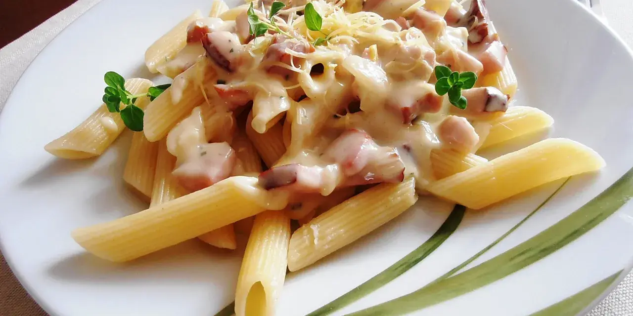 Szybkie i smaczne dania z makaronem penne, które zachwycą każdego