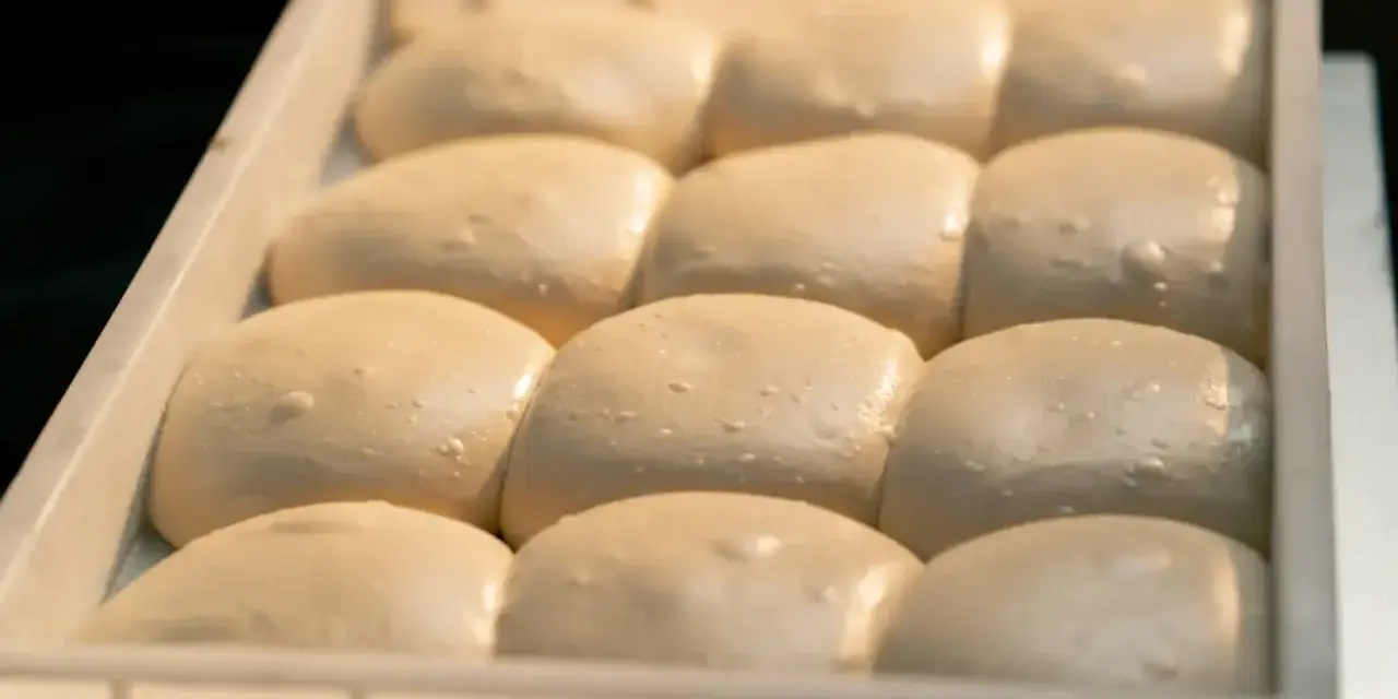 Jak mrozić ciasto na pizzę, aby zachować jego świeżość i smak