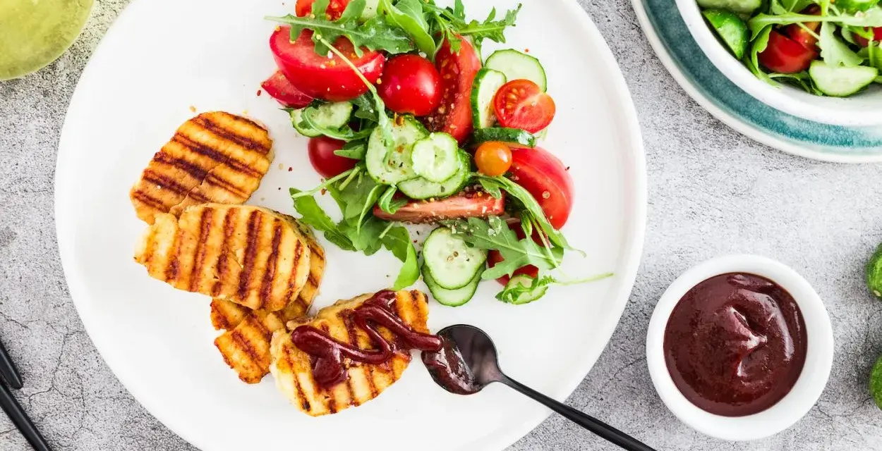 Ser halloumi jak smakuje – odkryj jego wyjątkowy smak i zastosowanie