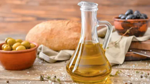 Ile oliwa ma kalorii? Odkryj, jak wpływa na Twoją dietę