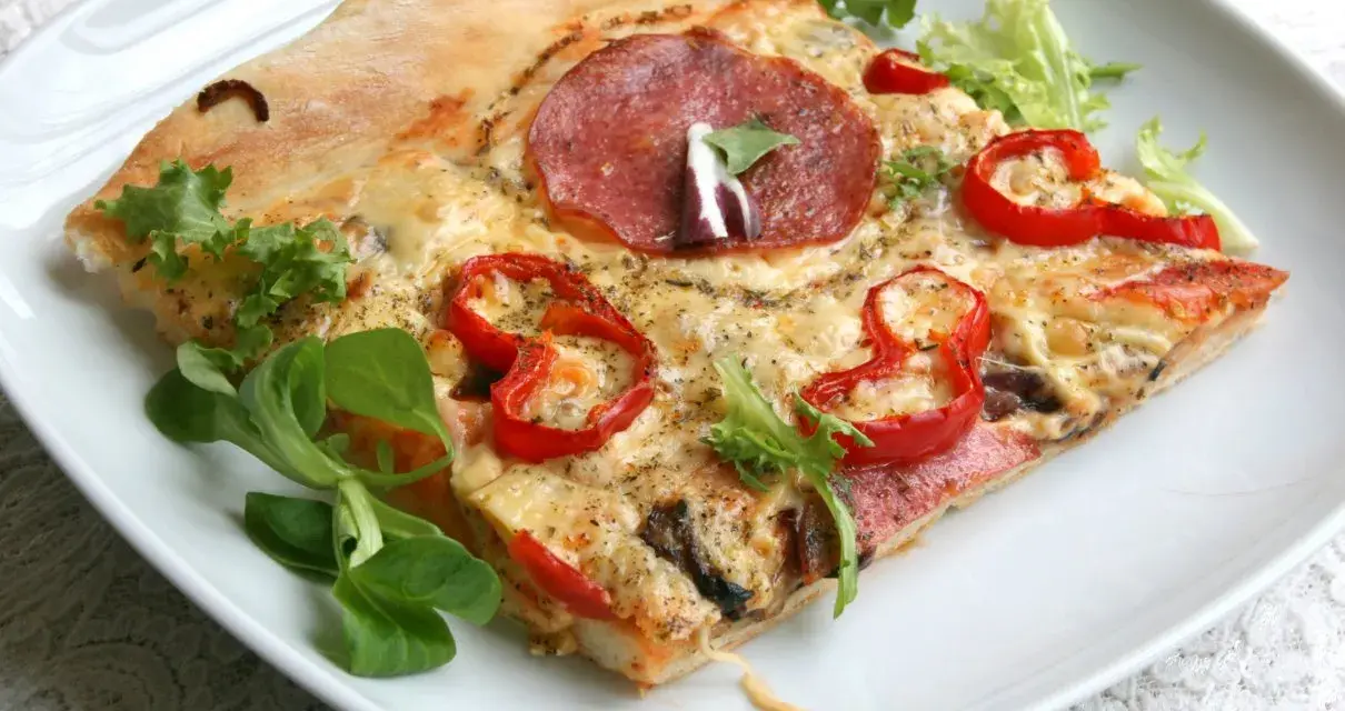 Jak zrobić pizzę w domu - proste przepisy, które zachwycą smakami