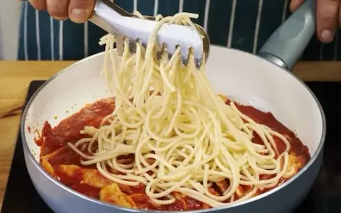 Pyszne spaghetti z kurczakiem - prosta receptura na obiad dla rodziny