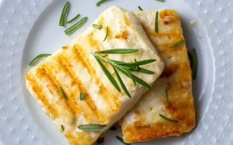 Halloumi jak zrobić – prosty przepis na domowy ser, który zachwyca