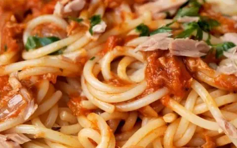 Szybkie i proste spaghetti z tuńczykiem – idealne na obiad