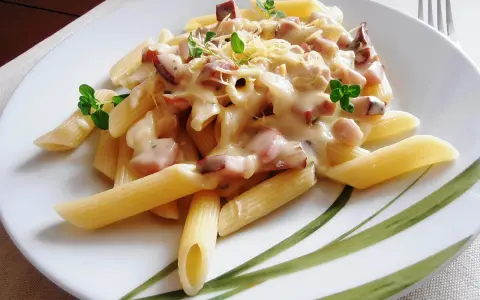 Szybkie i smaczne dania z makaronem penne, które zachwycą każdego