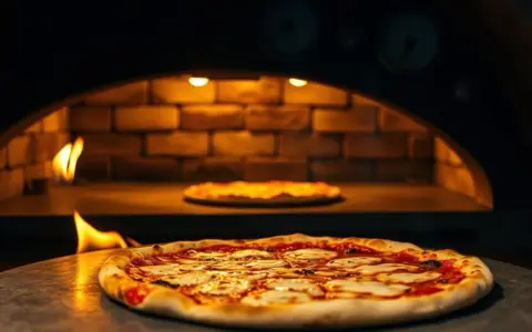 W jakiej temperaturze piec pizzę, aby uzyskać idealny efekt?