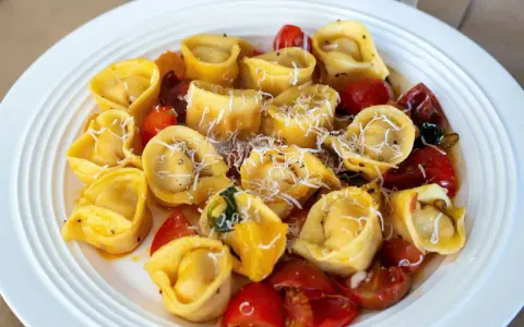 Jak zrobić tortellini w domu - prosta receptura krok po kroku