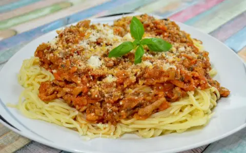 Jak się pisze spaghetti? Unikaj najczęstszych błędów w pisowni