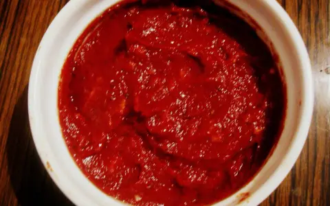 Jak się robi sos do pizzy - proste przepisy na pyszny smak