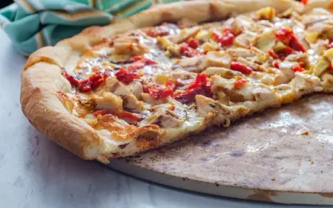 Kamień do pizzy czy warto? Odkryj jego zalety i wady w pieczeniu