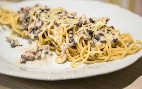 Proste i smaczne spaghetti z pieczarkami, które pokochasz