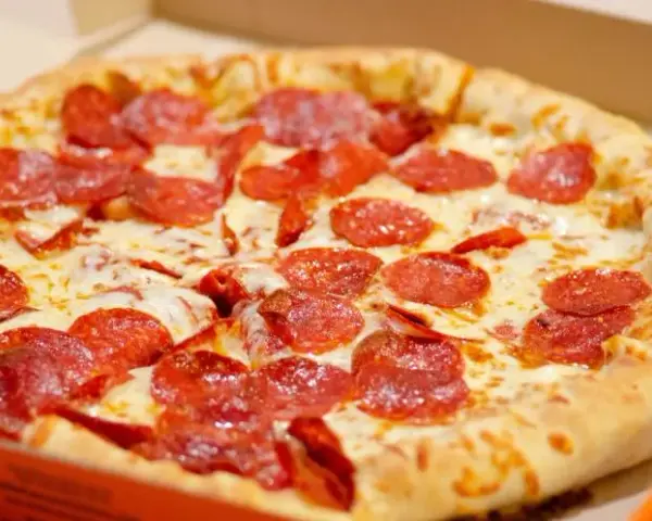 Ile kalorii ma pizza? Odkryj zaskakujące różnice w kaloryczności