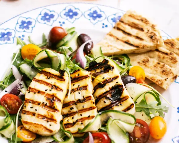 Jak grillować halloumi – proste techniki i smaczne przepisy
