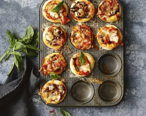 Co można zrobić z ciasta na pizzę? 10 kreatywnych przepisów na przekąski