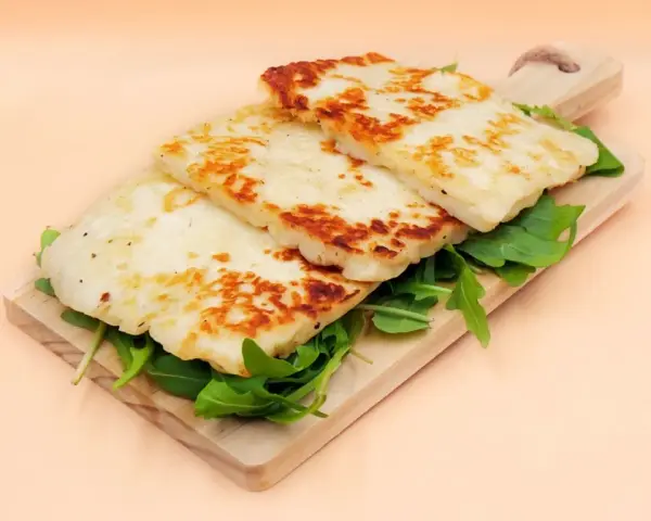 Jak smakuje ser halloumi? Poznaj jego wyjątkowy smak i teksturę