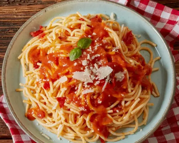 Jak zrobić sos do spaghetti, który zachwyci Twoich gości