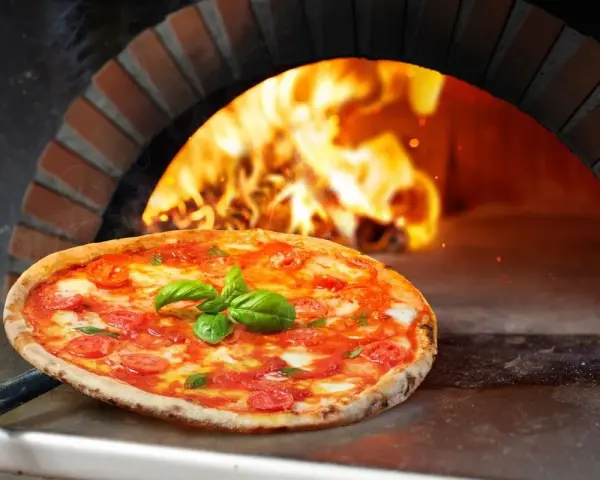 Ile waży pizza 32 cm? Odkryj zaskakujące różnice w wadze