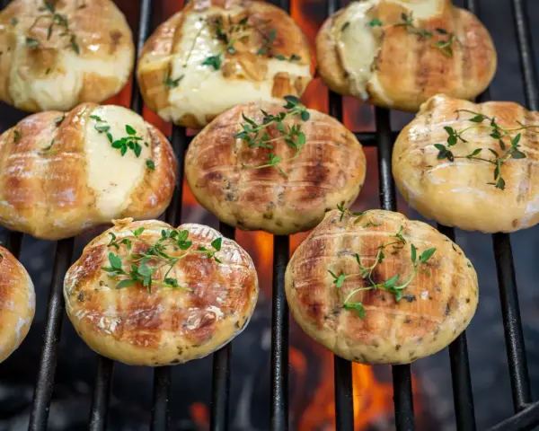 Ser halloumi z czym podawać – wyjątkowe połączenia, które zaskoczą