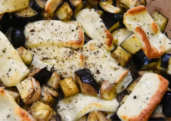 Zamienniki sera halloumi: co wybrać, gdy go brakuje?