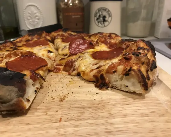 Jak się pisze pizza? Poznaj poprawną pisownię i wymowę tego słowa