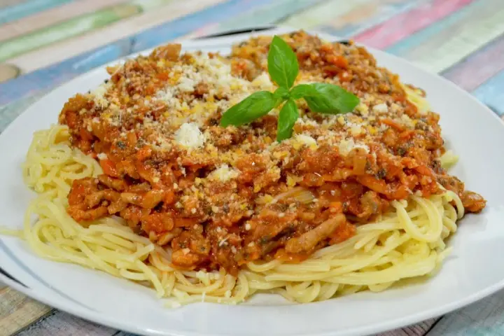 Jak się pisze spaghetti? Unikaj najczęstszych błędów w pisowni