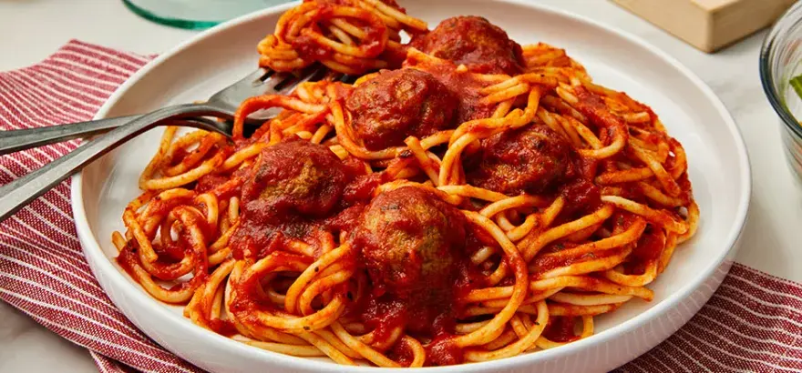 Najlepsze przepisy na spaghetti z klopsikami, które pokochasz
