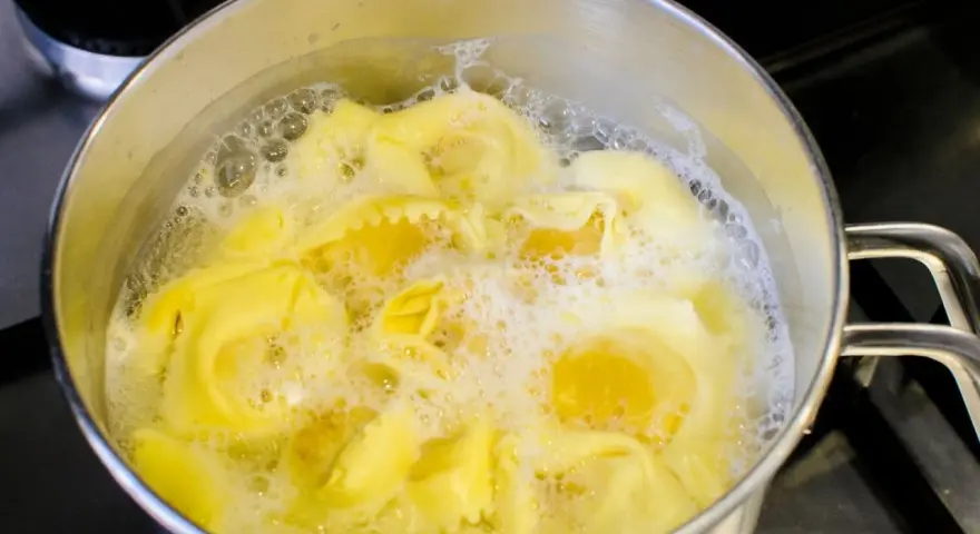 Ile gotować makaron, aby zawsze był idealnie al dente?