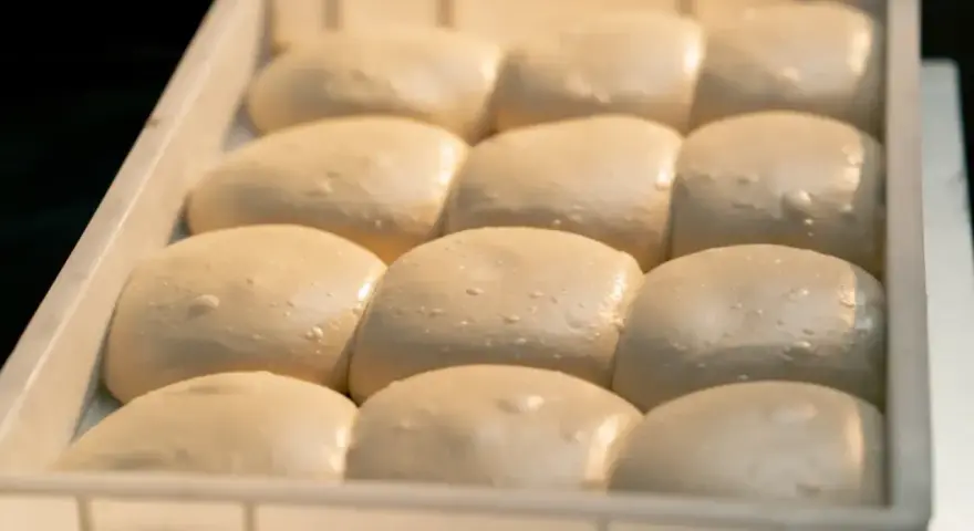 Jak mrozić ciasto na pizzę, aby zachować jego świeżość i smak