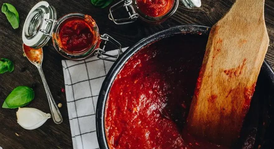 Jak zrobić sos pomidorowy do pizzy, który zachwyci Twoich gości