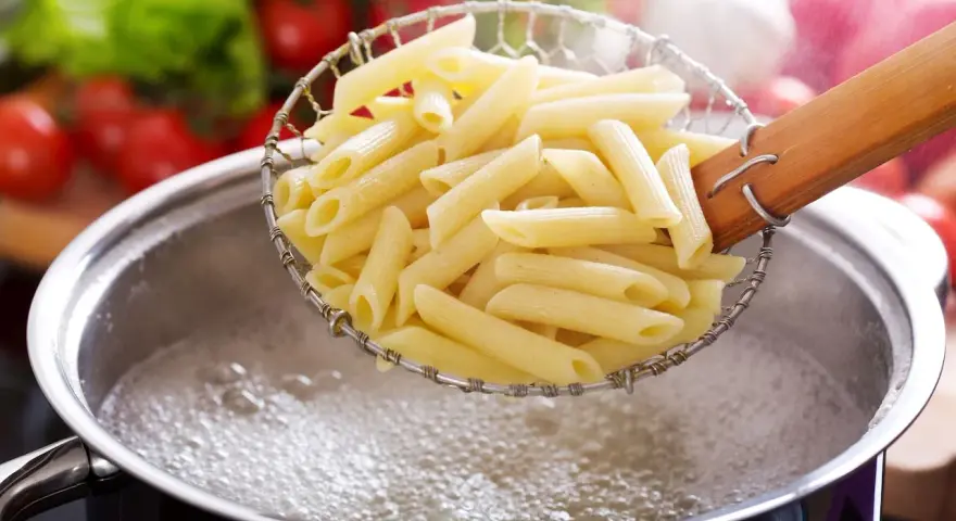 Jak ugotować makaron idealnie al dente - unikaj tych błędów