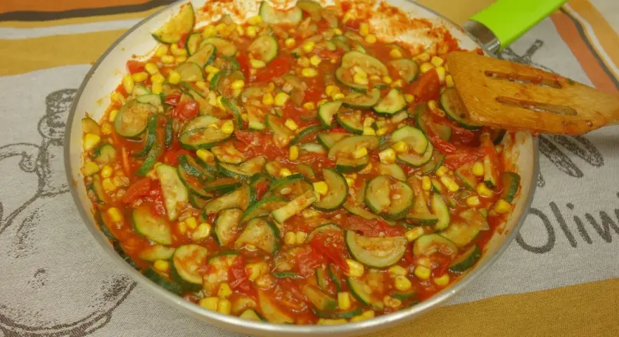 Sos do spaghetti na zimę z cukinią – prosty przepis na smaczny zapas