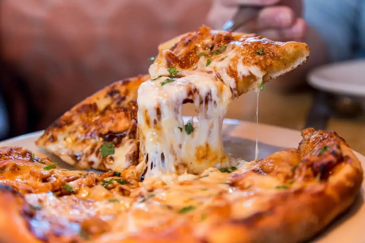 Zdjęcie Ile kalorii ma pizza? Odkryj zaskakujące różnice w kaloryczności