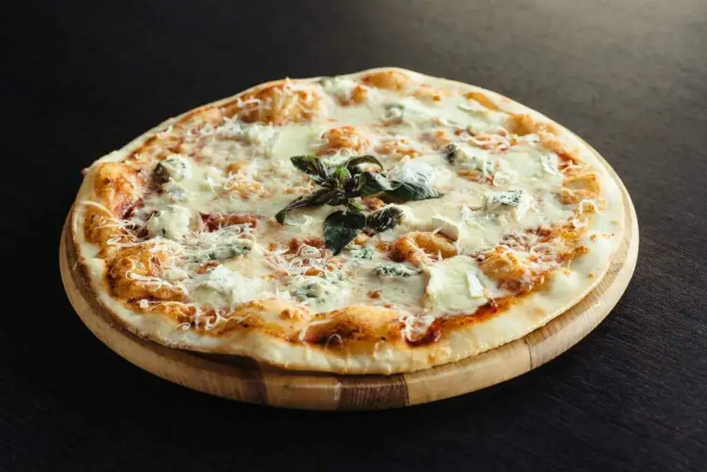 Zdjęcie Jaki ser do pizzy? Odkryj najlepsze smaki i połączenia serów