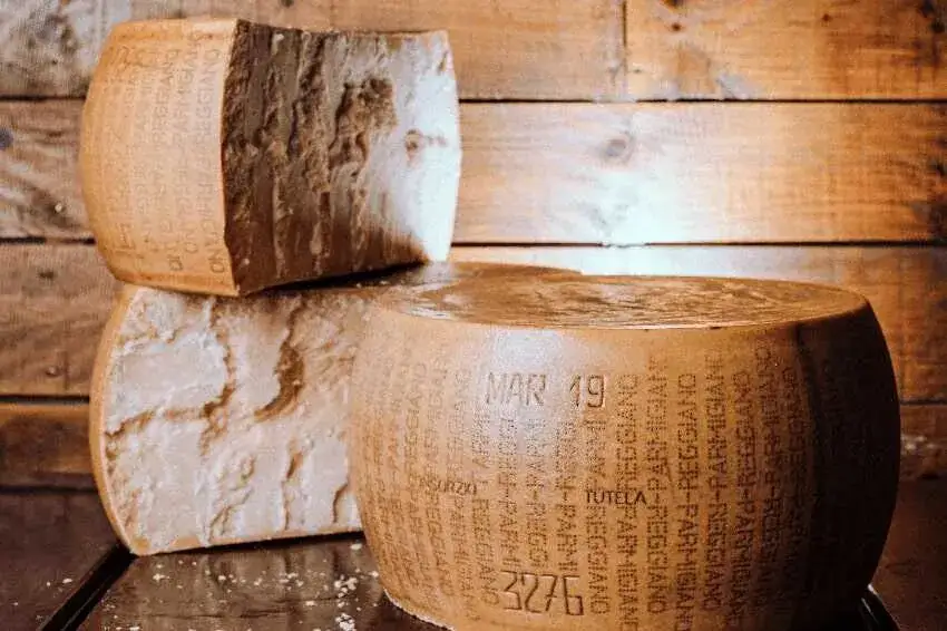 Zdjęcie Ile kosztuje parmezan? Sprawdź ceny i tajemnice autentyczności